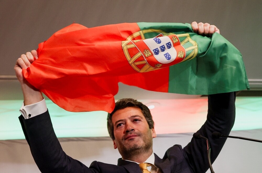 Far-right candidate qualifies for Portugal's presidential runoff