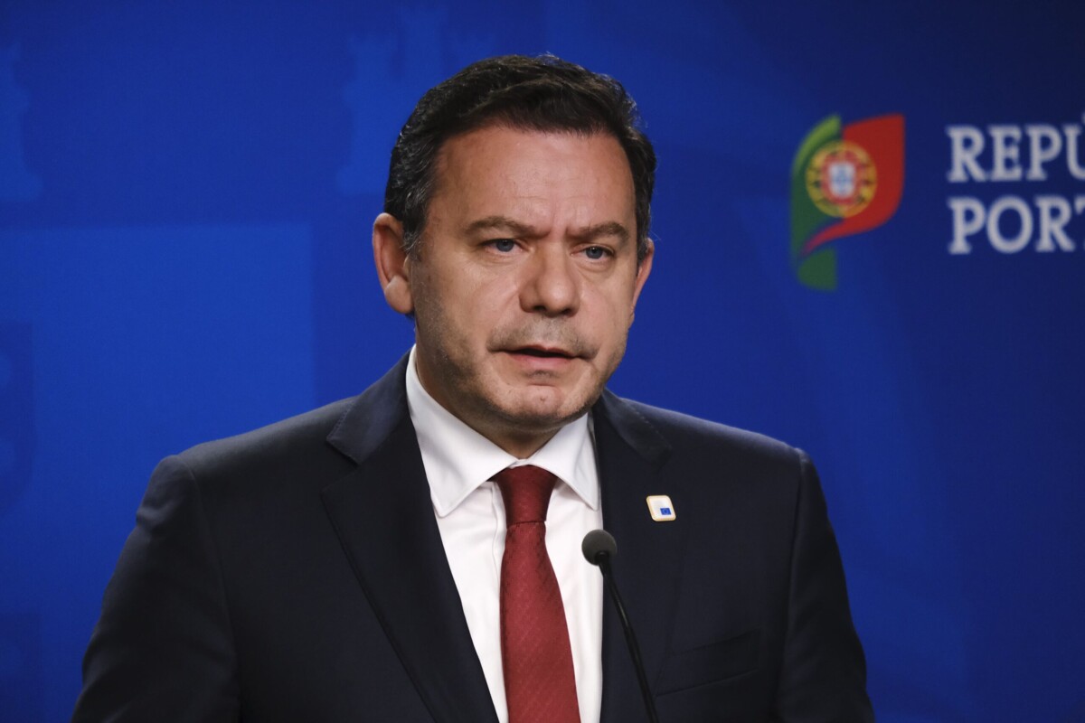 Portuguese unions call for general strike