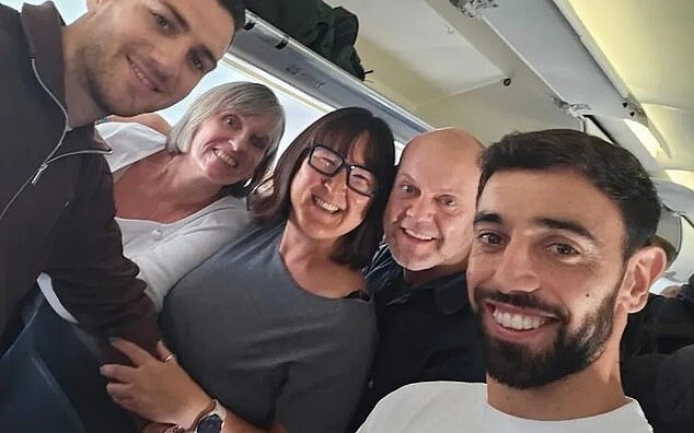 Manchester United captain helps on a flight