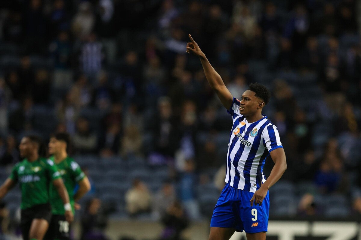 Samu Brings Victory to Porto with Two Goals