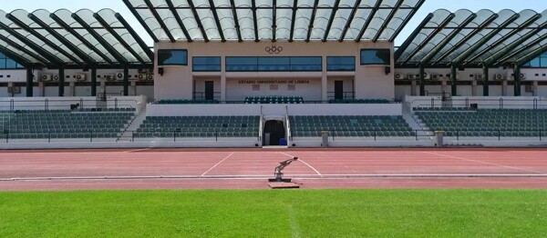 Десять человек пострадали после падения с трибун на стадионе Университета Лиссабона
